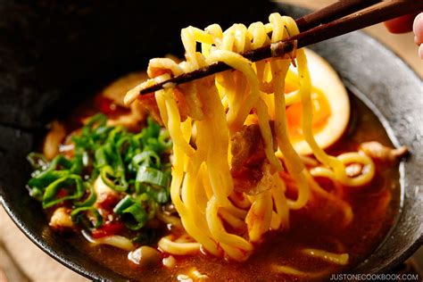  Tsukemen: เคล็ดลับความหอมกรุ่นจากน้ำซุปและสัมผัสของเส้นเหนียวนุ่ม