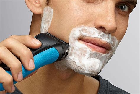 Do You Need Shaving Cream with Electric Razor? Exploring the Myths and Realities of Modern Grooming